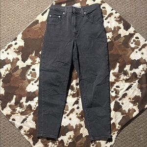 Silver Tab Levi’s Mom Jean Grey 27/26